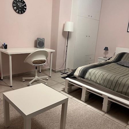 Cozy Apartment In Neos Kosmos Атина Екстериор снимка
