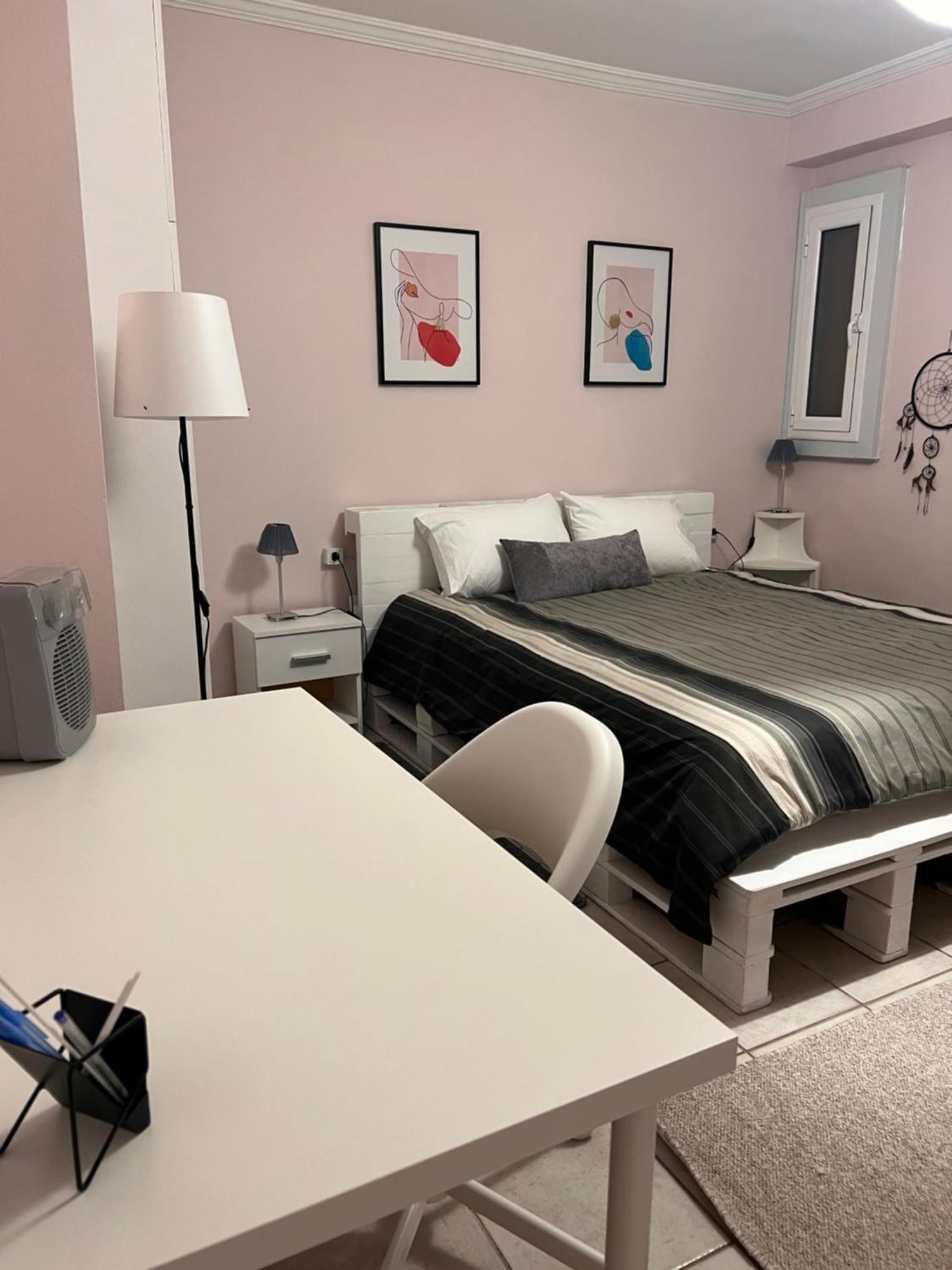 Cozy Apartment In Neos Kosmos Атина Екстериор снимка